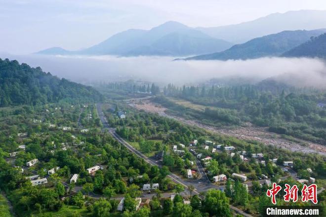 航拍安徽黄山雨后初霁云海美